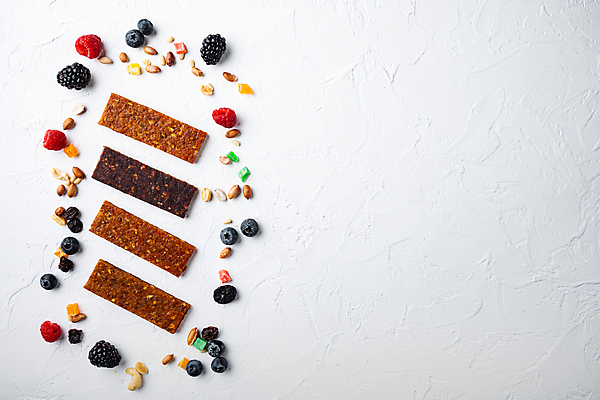 포토 JPG 해외이미지 음식 과일 사람없음 견과류 바 설탕 흰배경 아몬드 꿀 단백질 에너지바 크랜베리 카피스페이스 슈퍼푸드 해외202105 해외포토 열매 백그라운드 공백 흰색 건강식품 영양소 파일형식