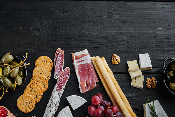 포토 JPG 해외이미지 음식 빵 재료 치즈 육류 사람없음 애피타이저 기름 올리브 햄 그리시니 브루스케타 타파스 카피스페이스 프로슈토 나무배경 해외202105 해외포토 열매 백그라운드 식재료 유제품 공백 파일형식