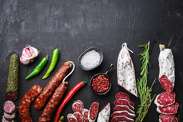 포토 JPG 해외이미지 음식 검은배경 건조 육류 돼지고기 사람없음 소시지 애피타이저 질감 슬라이스 발효 훈제 살라미 초리조 프로슈토 해외202105 해외포토 백그라운드 식재료 검은색 가공식품 햄 파일형식