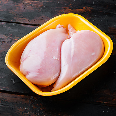 포토 JPG 해외이미지 음식 재료 육류 사람없음 기댐 치킨 날것 정사각형 나무배경 해외202105 해외포토 레이스천 도형 백그라운드 식재료 모션 직물 닭고기요리 파일형식