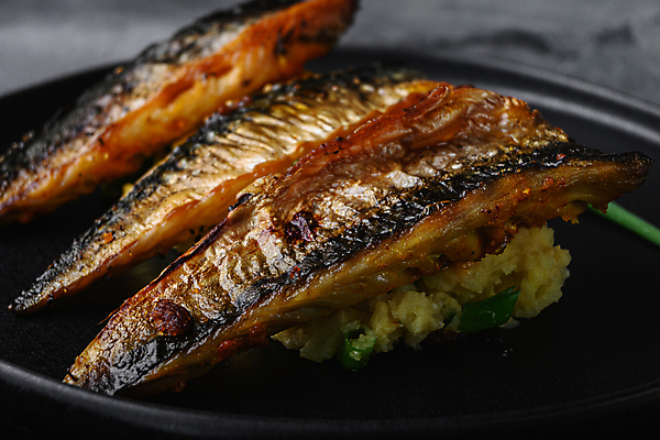 포토 JPG 해외이미지 음식 재료 회색배경 감자 파프리카 어류 요리 사람없음 해산물 질감 고등어 사프란 해외202105 해외포토 백그라운드 채소 수중동물 회색 향신료 파일형식