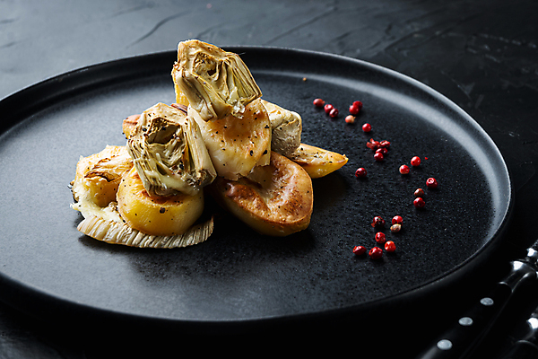 포토 JPG 해외이미지 음식 채소 검은배경 감자 요리 사람없음 정원 아티초크 회향 비건 해외202105 해외포토 식물 백그라운드 검은색 채식주의자 파일형식