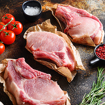 포토 JPG 해외이미지 음식 재료 뼈 육류 돼지고기 스테이크 사람없음 소고기 돼지 플랫 바비큐 어깨 날것 소금 로즈메리 갈비뼈 바비큐립 등심 정육점 카피스페이스 해외202105 해외포토 식재료 포유류 서양음식 신체부위 상점 공백 허브 파일형식