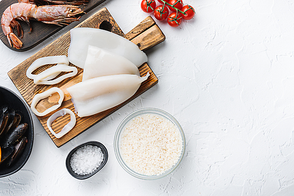 포토 JPG 해외이미지 재료 방울토마토 요리 사람없음 쌀 해산물 오징어 흰배경 소금 홍합 나무도마 스페인요리 해외202105 해외포토 음식 백그라운드 토마토 어패류 곡류 연체동물 도마 목재 수중동물 흰색 스페인 파일형식