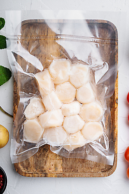 포토 JPG 해외이미지 음식 육류 사람없음 해산물 흰배경 질감 날것 팩 가리비 진공 해외202105 진공포장 해외포토 백그라운드 식재료 포장 조개 화장품 흰색 파일형식