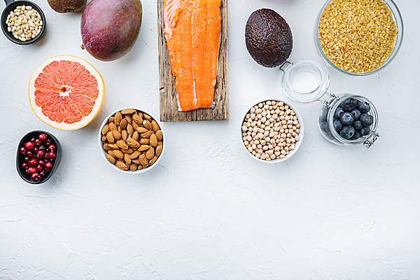 포토 JPG 해외이미지 음식 재료 사람없음 순수 피부관리 흰배경 날것 연어 비타민 단백질 면역력 병아리콩 디톡스 해외202105 해외포토 백그라운드 컨셉 콩 건강 어류 뷰티 흰색 영양소 파일형식