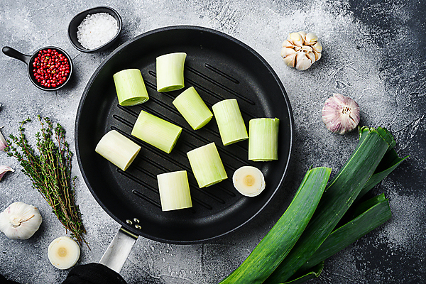 포토 JPG 해외이미지 줄기 채소 재료 회색배경 양파 사람없음 질감 날것 부추 해외202105 해외포토 식물 백그라운드 회색 파일형식