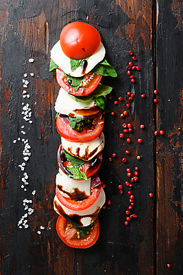 포토 JPG 해외이미지 토마토 채소 재료 방울토마토 치즈 요리 사람없음 샐러드 애피타이저 허브 올리브 비타민 바질 모짜렐라치즈 카프레제 비건 해외202105 해외포토 식물 열매 음식 유제품 영양소 채식주의자 파일형식