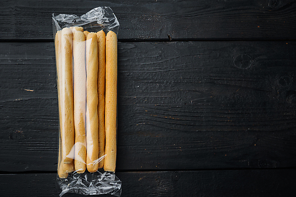 포토 JPG 해외이미지 빵 사람없음 빵집 밀 로즈메리 그리시니 카피스페이스 나무배경 해외202105 해외포토 음식 백그라운드 곡류 상점 공백 허브 파일형식