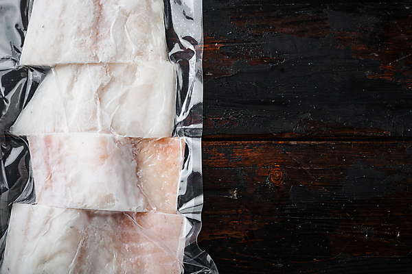 포토 JPG 해외이미지 재료 육류 어류 사람없음 시장 해산물 날것 팩 진공 파우치 카피스페이스 나무배경 해외202105 진공포장 해외포토 레이스천 백그라운드 가방 식재료 포장 수중동물 화장품 공백 직물 파일형식