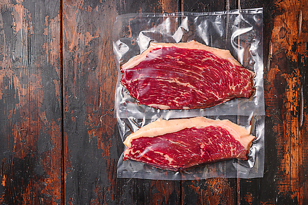 포토 JPG 해외이미지 음식 재료 육류 스테이크 요리 비프스테이크 사람없음 소고기 바비큐 날것 대리석 팩 진공 파우치 카피스페이스 나무배경 해외202105 진공포장 해외포토 백그라운드 가방 식재료 포장 서양음식 화장품 공백 파일형식