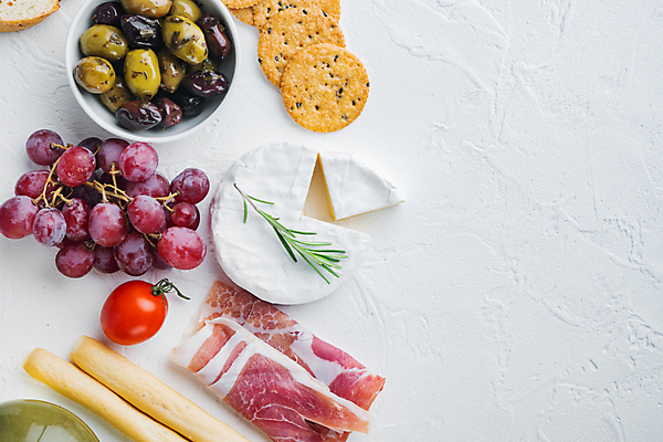 포토 JPG 해외이미지 음식 치즈 육류 요리 사람없음 크래커 애피타이저 흰배경 올리브 햄 그리시니 뷔페 브루스케타 블루치즈 식품점 타파스 카피스페이스 프로슈토 해외202105 해외포토 열매 빵 백그라운드 식재료 유제품 쿠키 상점 공백 흰색 파일형식