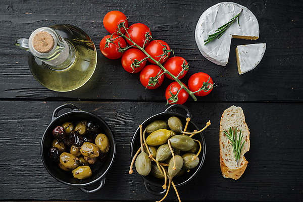 포토 JPG 해외이미지 음식 빵 재료 치즈 육류 사람없음 애피타이저 기름 올리브 그리시니 블루치즈 타파스 프로슈토 나무배경 해외202105 해외포토 열매 백그라운드 식재료 유제품 햄 파일형식