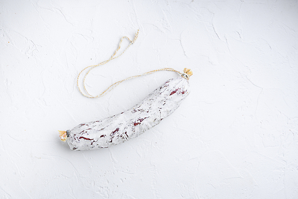 포토 JPG 해외이미지 음식 건조 육류 돼지고기 사람없음 소시지 애피타이저 흰배경 질감 발효 훈제 살라미 프로슈토 해외202105 해외포토 백그라운드 식재료 흰색 가공식품 햄 파일형식