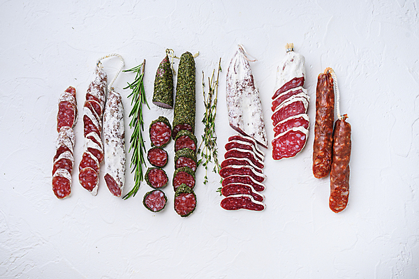 포토 JPG 해외이미지 음식 건조 육류 돼지고기 사람없음 소시지 애피타이저 흰배경 질감 슬라이스 발효 훈제 살라미 초리조 프로슈토 해외202105 해외포토 백그라운드 식재료 흰색 가공식품 햄 파일형식