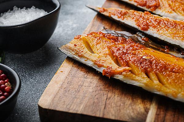 포토 JPG 해외이미지 음식 재료 회색배경 파프리카 어류 요리 사람없음 해산물 질감 고등어 사프란 해외202105 해외포토 백그라운드 채소 수중동물 회색 향신료 파일형식