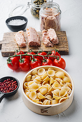 포토 JPG 해외이미지 사람없음 밀 참치 흰배경 통조림 해외202105 해외포토 백그라운드 곡류 어류 흰색 파일형식