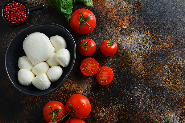 포토 JPG 해외이미지 음식 토마토 재료 방울토마토 치즈 요리 사람없음 샐러드 이탈리아음식 애피타이저 허브 질감 날것 후추 바질 모짜렐라치즈 숙성 카프레제 비건 해외202105 해외포토 식물 채소 유제품 서양음식 향신료 채식주의자 파일형식
