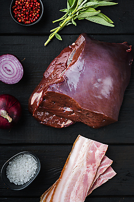 포토 JPG 해외이미지 그릇 식재료 검은배경 돼지고기 사람없음 소고기 허브 간 소금 베이컨 소간 적양파 통후추 특수부위 해외202105 해외포토 식물 식기 백그라운드 양파 육류 검은색 장기_의학 후추 부위 파일형식