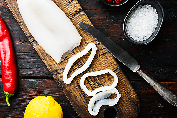 포토 JPG 해외이미지 음식 낚시 육류 사람없음 반지 해산물 오징어 날것 나무배경 해외202105 해외포토 백그라운드 식재료 장신구 레저 연체동물 수중동물 파일형식