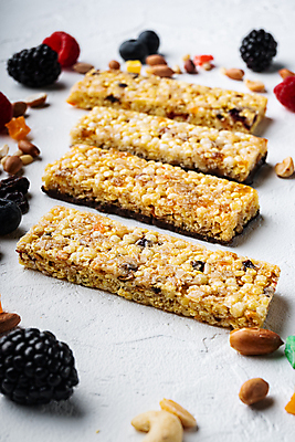 포토 JPG 해외이미지 열매 음식 과일 건조 사람없음 견과류 바 설탕 시리얼 밀 흰배경 블루베리 깨 아몬드 섬유 꿀 건포도 뮤즐리 에너지바 오트밀 크랜베리 슈퍼푸드 귀리 그래놀라 해외202105 해외포토 식물 백그라운드 식재료 포도 곡류 흰색 직물 조미료 건강식품 건과일 파일형식