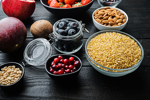 포토 JPG 해외이미지 음식 재료 사람없음 날것 비타민 건강식 크랜베리 디톡스 슈퍼푸드 나무배경 해외202105 해외포토 열매 백그라운드 건강 건강식품 영양소 파일형식