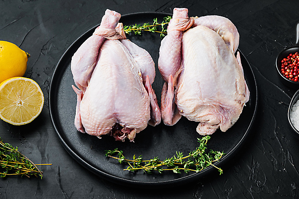 포토 JPG 해외이미지 생고기 사람없음 닭고기 레몬 백리향 생닭 해외202105 해외포토 과일 육류 닭 파일형식