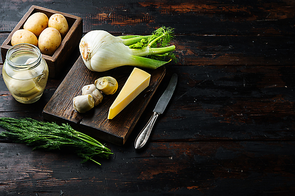 포토 JPG 해외이미지 식재료 유리병 치즈 감자 실내 사람없음 나이프 나무도마 절임 펜넬 나무배경 해외202105 해외포토 식기 음식 백그라운드 채소 병_용기 유제품 도마 내부 목재 칼 파일형식