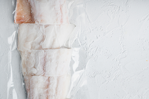 포토 JPG 해외이미지 재료 육류 어류 사람없음 시장 해산물 흰배경 날것 팩 진공 파우치 카피스페이스 해외202105 진공포장 해외포토 레이스천 백그라운드 가방 식재료 포장 수중동물 화장품 공백 흰색 직물 파일형식