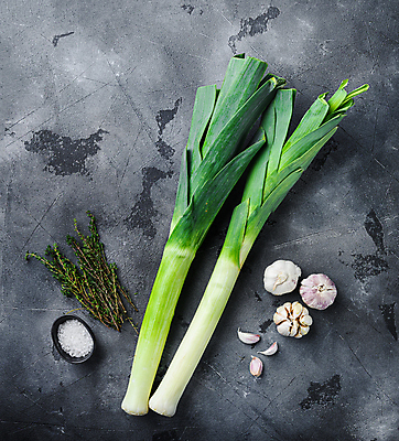 포토 JPG 해외이미지 식재료 회색배경 실내 사람없음 소금 대파 백리향 통마늘 해외202105 해외포토 백그라운드 마늘 내부 회색 파 파일형식