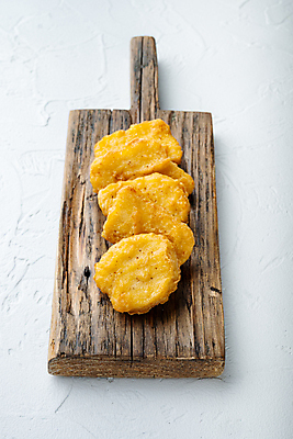 포토 JPG 해외이미지 음식 패스트푸드 요리 사람없음 치킨 흰배경 해외202105 해외포토 백그라운드 흰색 인스턴트 닭고기요리 파일형식