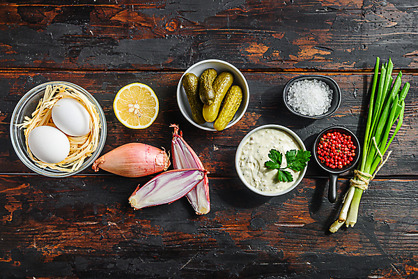 포토 JPG 해외이미지 그릇 식재료 실내 사람없음 계란 레몬 피클 소금 레몬그라스 오이피클 통후추 샬롯 나무배경 해외202105 해외포토 식기 백그라운드 과일 양파 내부 알 후추 절임 파일형식