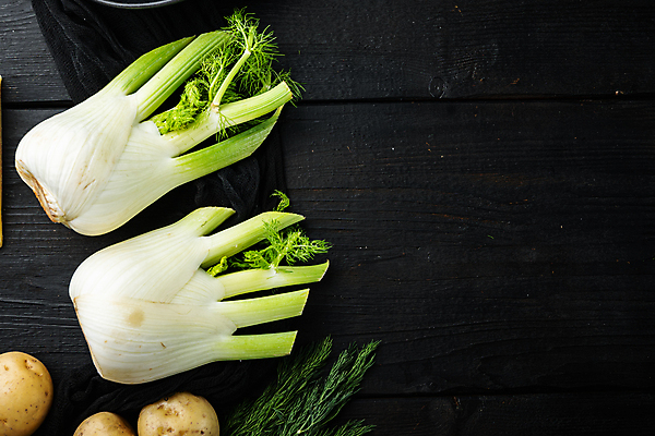 포토 JPG 해외이미지 식재료 검은배경 감자 실내 사람없음 하이앵글 펜넬 카피스페이스 해외202105 해외포토 뷰포인트 백그라운드 채소 내부 검은색 공백 파일형식