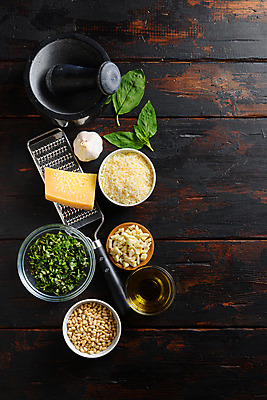 포토 JPG 해외이미지 그릇 치즈 실내 마늘 사람없음 올리브오일 잣 바질 막자사발 강판 페스토 나무배경 해외202105 해외포토 식기 백그라운드 채소 유제품 내부 견과류 사발 소스_음식 기름_음식 파일형식