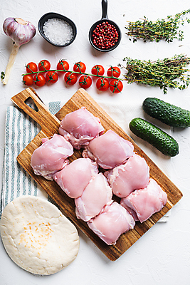 포토 JPG 해외이미지 음식 조각 근육 육류 사람없음 치킨 날것 롤 허벅지 케밥 피타 해외202105 해외포토 빵 식재료 신체부위 닭고기요리 파일형식