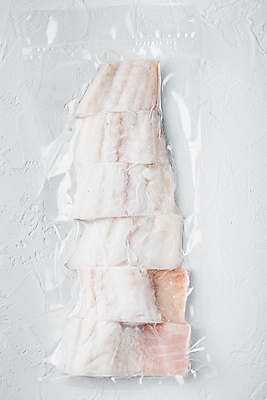 포토 JPG 해외이미지 재료 육류 어류 사람없음 시장 해산물 흰배경 날것 팩 진공 파우치 해외202105 진공포장 해외포토 레이스천 백그라운드 가방 식재료 포장 수중동물 화장품 흰색 직물 파일형식