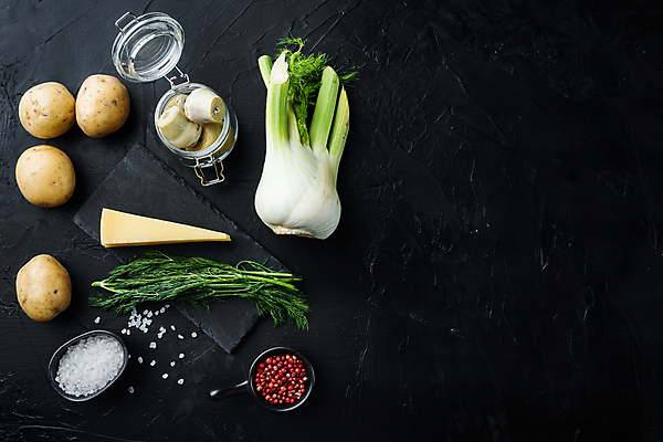 포토 JPG 해외이미지 식재료 검은배경 유리병 치즈 감자 실내 사람없음 소금 돌판 통후추 펜넬 카피스페이스 해외202105 해외포토 백그라운드 채소 병_용기 유제품 내부 검은색 공백 돌_바위 후추 파일형식