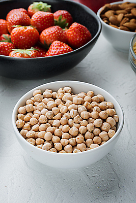 포토 JPG 해외이미지 사람없음 인도인 흰배경 완두콩 날것 병아리콩 해외202105 해외포토 외국인 백그라운드 콩 동양인 흰색 파일형식