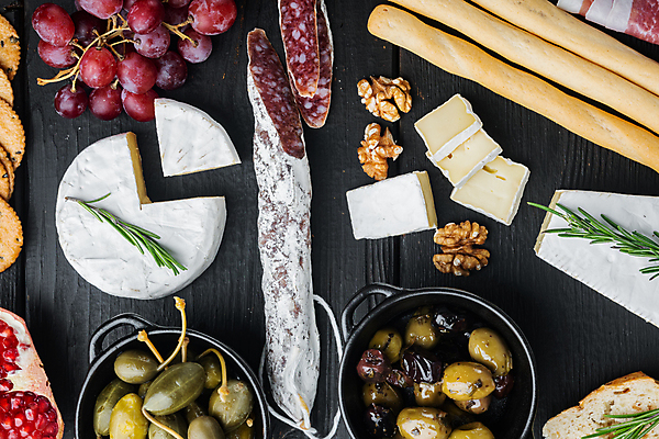 포토 JPG 해외이미지 음식 빵 재료 치즈 육류 사람없음 애피타이저 올리브 그리시니 블루치즈 타파스 프로슈토 나무배경 해외202105 해외포토 열매 백그라운드 식재료 유제품 햄 파일형식