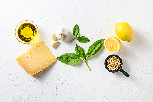 포토 JPG 해외이미지 단면 치즈 실내 마늘 사람없음 올리브오일 레몬 흰배경 잣 바질 페스토 해외202105 해외포토 백그라운드 채소 과일 유제품 내부 견과류 흰색 소스_음식 기름_음식 파일형식