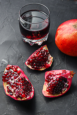 포토 JPG 해외이미지 열매 음식 조각 과일 재료 검은배경 사람없음 날것 석류 비타민 숙성 해외202105 해외포토 식물 백그라운드 검은색 영양소 파일형식