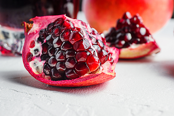 포토 JPG 해외이미지 열매 음식 조각 과일 재료 사람없음 흰배경 날것 석류 숙성 해외202105 해외포토 식물 백그라운드 흰색 파일형식