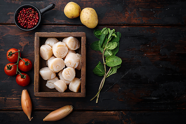포토 JPG 해외이미지 식재료 방울토마토 양파 감자 실내 사람없음 나무상자 담기 가리비 조갯살 통후추 나무배경 해외202105 해외포토 백그라운드 토마토 채소 모션 조개 내부 상자 후추 파일형식