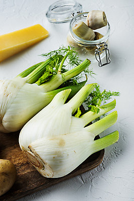 포토 JPG 해외이미지 식재료 유리병 치즈 실내 사람없음 흰배경 나무쟁반 펜넬 해외202105 해외포토 백그라운드 채소 병_용기 유제품 쟁반 내부 목재 흰색 파일형식