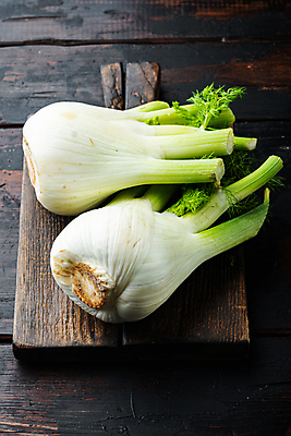 포토 JPG 해외이미지 식재료 실내 사람없음 두개 나무도마 펜넬 나무배경 해외202105 해외포토 백그라운드 2 채소 도마 내부 목재 파일형식