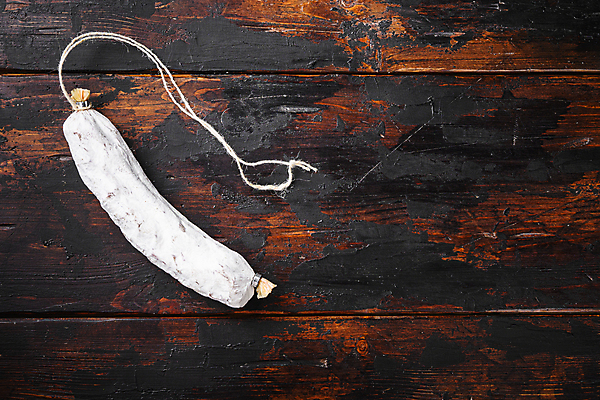 포토 JPG 해외이미지 음식 건조 육류 돼지고기 사람없음 소시지 애피타이저 발효 훈제 살라미 카피스페이스 프로슈토 나무배경 해외202105 해외포토 백그라운드 식재료 공백 가공식품 햄 파일형식