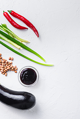 포토 JPG 해외이미지 식재료 가지 실내 사람없음 흰배경 홍고추 땅콩 레몬그라스 해외202105 해외포토 백그라운드 채소 고추 내부 견과류 흰색 파일형식