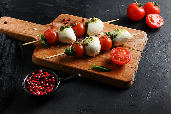 포토 JPG 해외이미지 토마토 채소 재료 방울토마토 치즈 요리 사람없음 샐러드 애피타이저 허브 올리브 비타민 바질 모짜렐라치즈 카프레제 비건 해외202105 해외포토 식물 열매 음식 유제품 영양소 채식주의자 파일형식