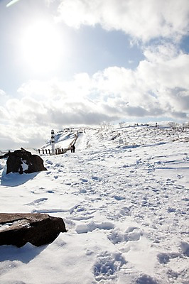 포토 JPG 주간 구름 해외기획촬영 계절 설경 겨울 2010년일본 자연 하늘 풍경 야외 설원 일본 눈 정상 발자국 언덕 홋카이도 아칸국립공원 비호로토게 국내포토 자연요소 공원 아시아 자국 날씨 눈_날씨 생태계 파일형식