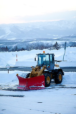 포토 JPG 주간 해외기획촬영 계절 설경 겨울 2010년일본 자연 풍경 사람없음 야외 설원 일본 눈 중장비 홋카이도 아칸국립공원 마슈호 제설 제설기 국내포토 자연요소 공원 아시아 날씨 눈_날씨 산업장비 생태계 파일형식
